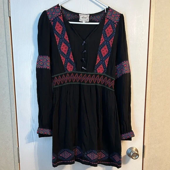 Black Dress w/ Embroidered Detail - Picture 2 of 7